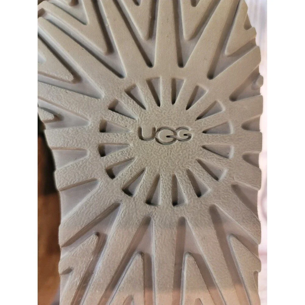 UGG Women's Neumel Tan Suede Lace-Up Shearling Chukka Boots 1094269 Size 6